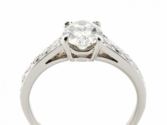 Oval Brilliant Diamond Ring - Image 3
