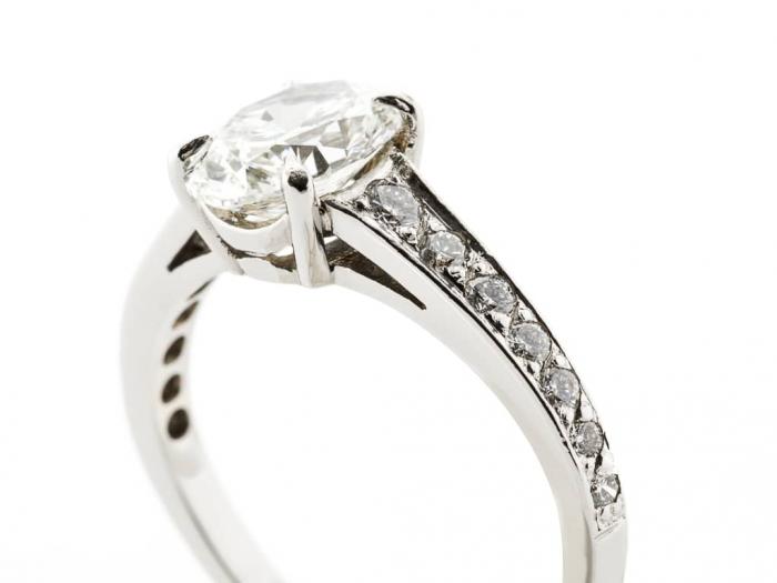 Oval Brilliant Diamond Ring - Image 2