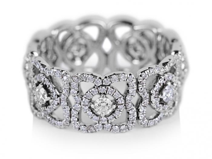 Enchanted Lotus White Gold Band DE BEERS