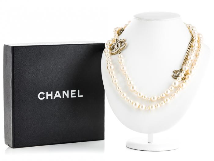 Chanel Pearl Necklace - Image 3