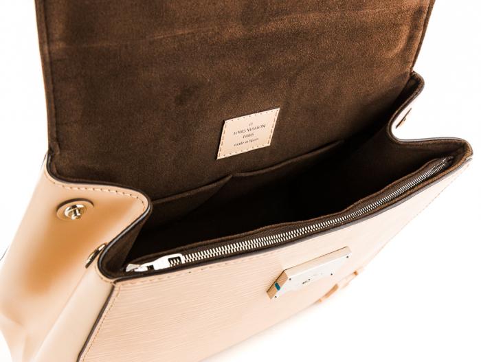 Louis Vuitton Cluny BB Bag - Image 4