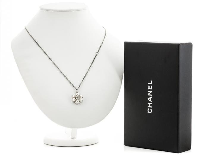 Chanel Pearl Necklace - Image 3
