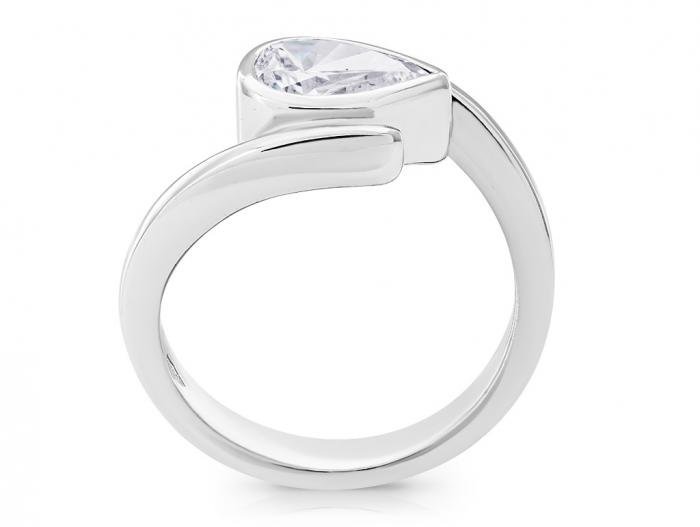Pear Shape Diamond Ring - Image 3