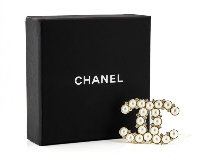 Chanel Crystal Pearl CC Brooch - Image 3
