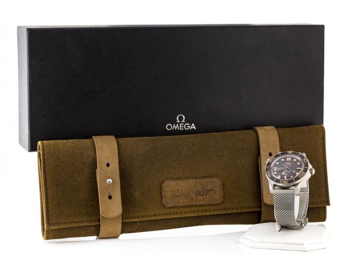 Omega Seamaster Diver 300m 007 Edition Co-Axial Master Chronometer  - Image 5