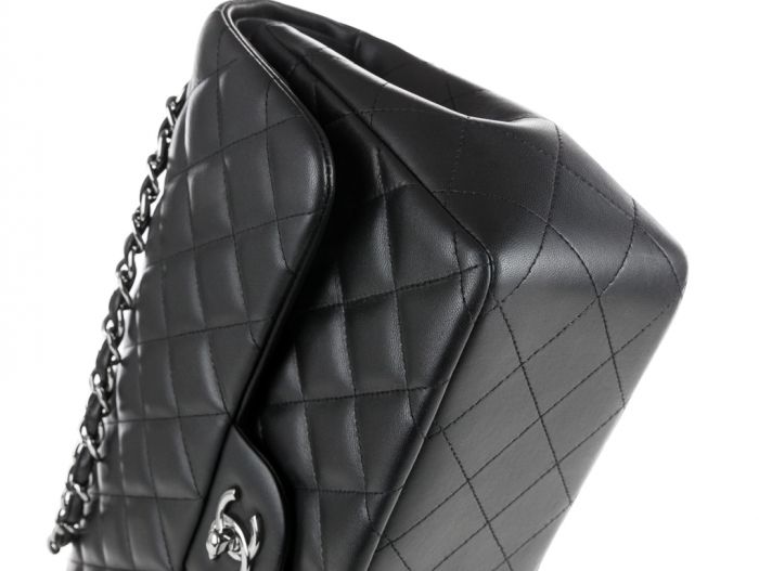 Chanel Jumbo Double Flap Classic Bag