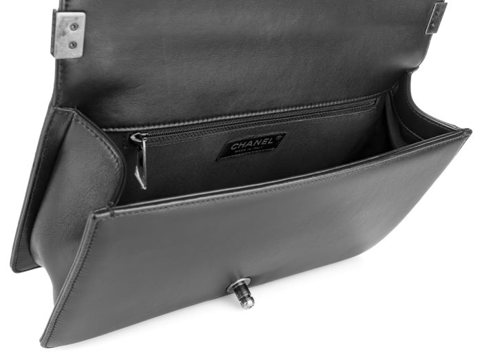 Chanel Medium Boy Flap Bag - Image 4