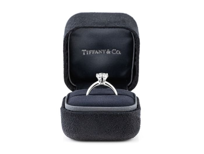 Tiffany & Co Solitaire Diamond Rin - Image 4