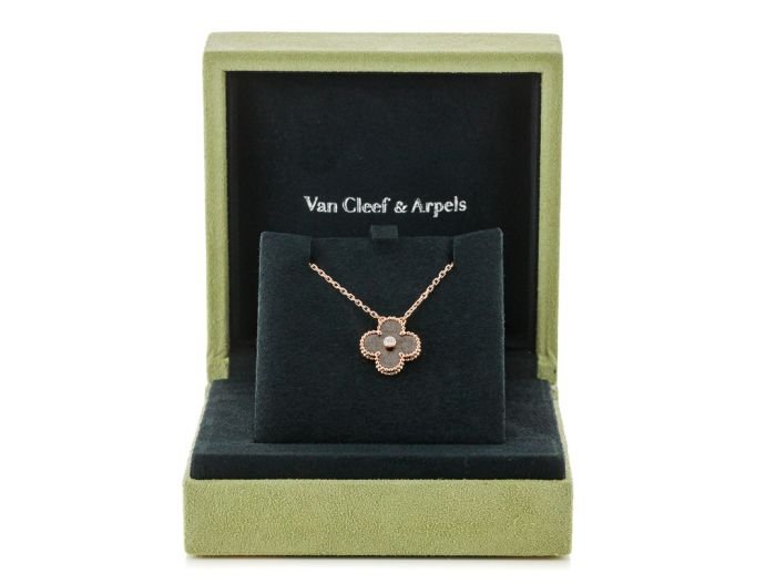 Van Cleef & Arpels Limited Edition Alhambra Pendant (4)