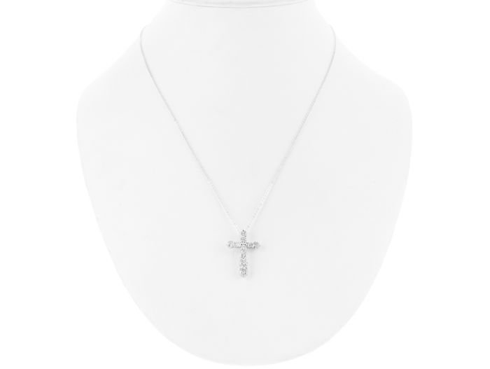 1.62ct Diamond Cross Necklace (3)