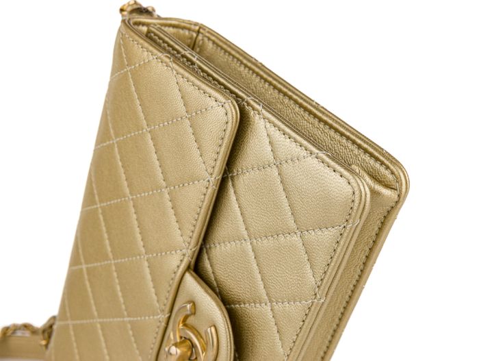 Chanel Gold Lambskin Chic Pearl Bag - Image 4