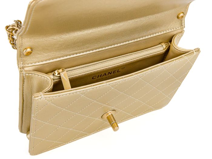 Chanel Gold Lambskin Chic Pearl Bag - Image 5
