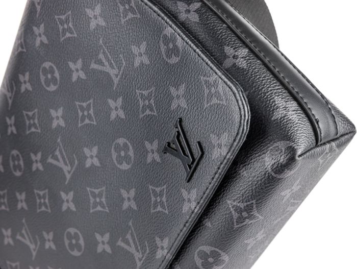 Louis Vuitton Black District PM Messenger Bag - Image 4