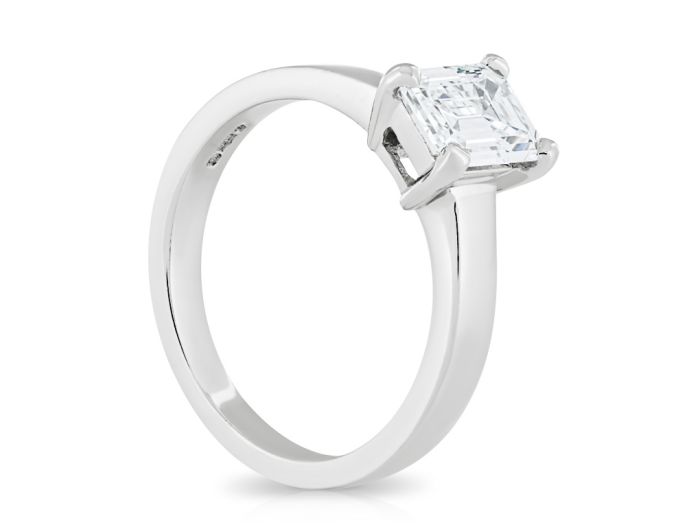 Solitaire Emerald Cut 0.90ct Diamond Ring in Platinum - Image 2