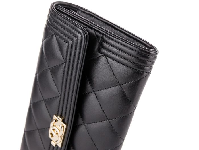 Chanel Black Quilted Lambskin Boy Flap Wallet - Image 3